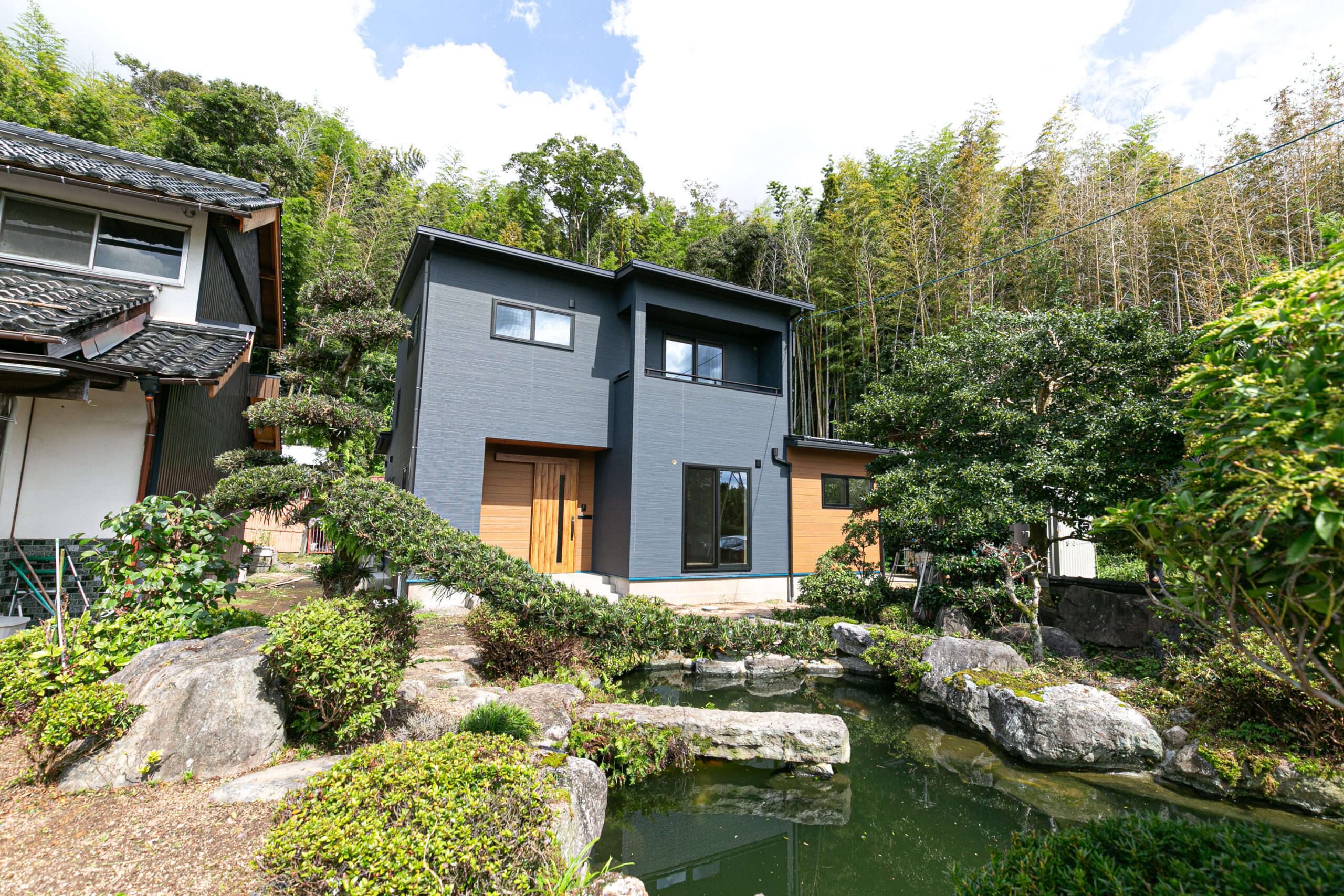 池を眺めるお家 アイチャッチ